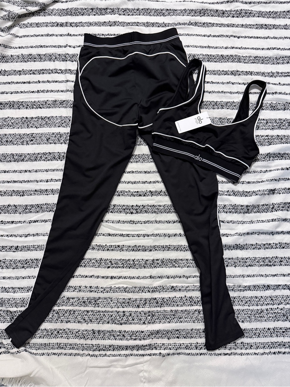 ALO Yoga Black Sports Bra and Leggings Set with White Piping